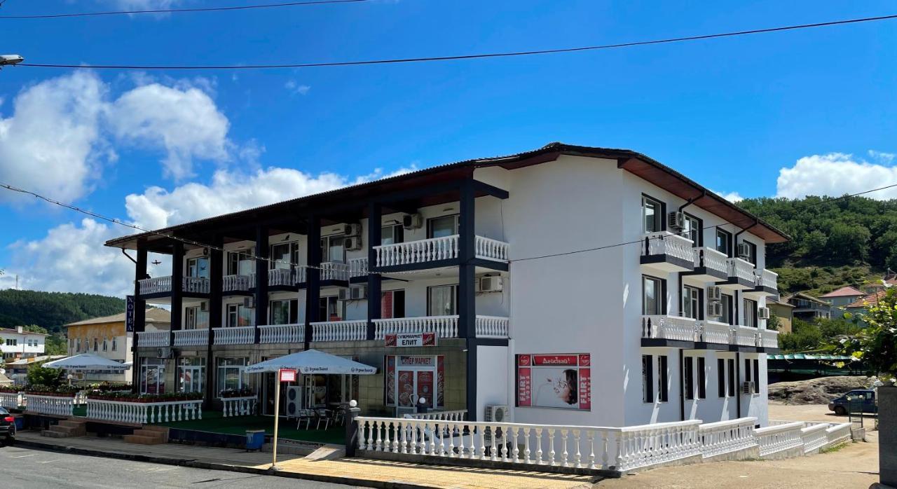 Hotel Elit Kirkovo  Exterior photo