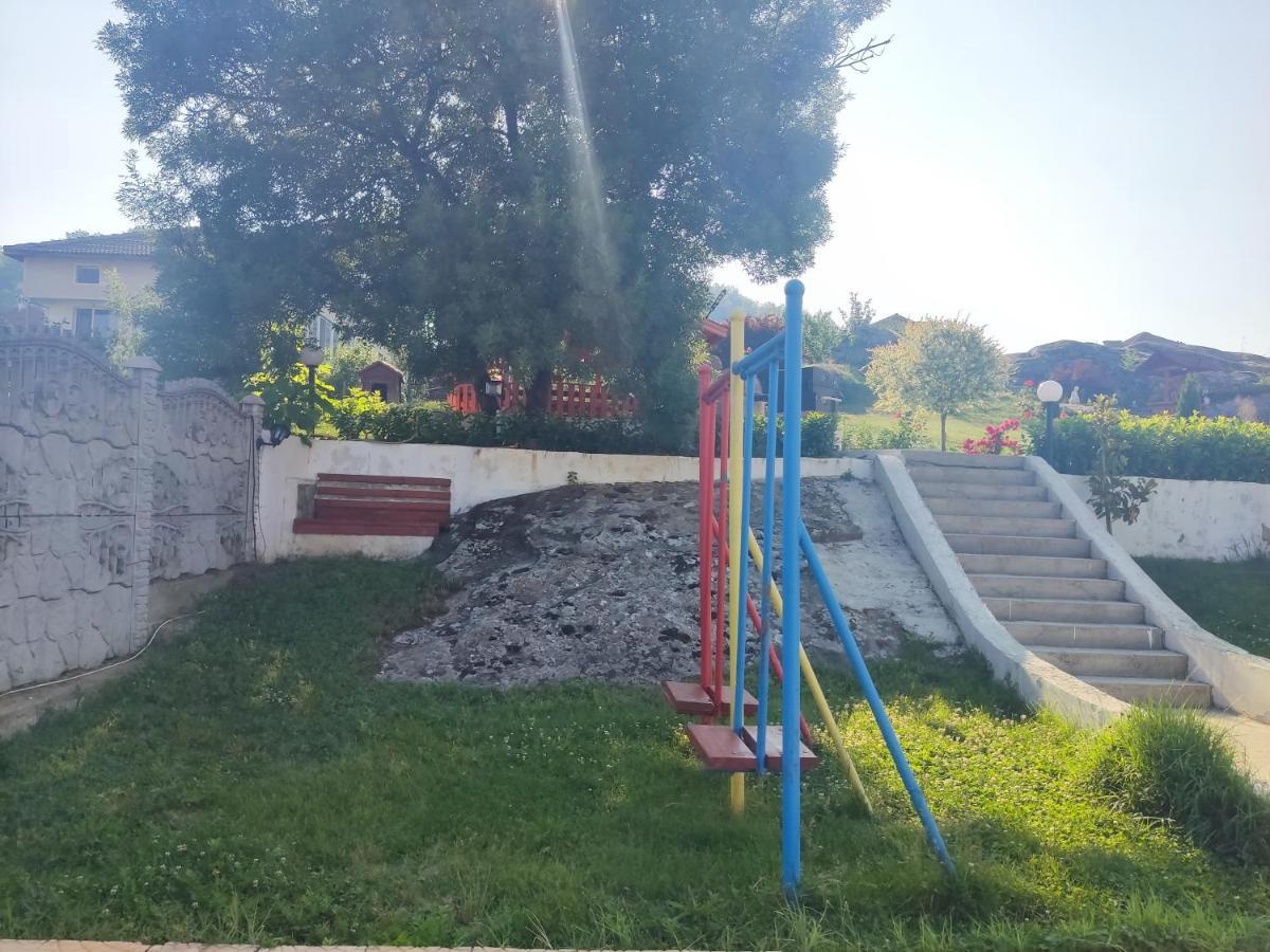 Hotel Elit Kirkovo  Exterior photo